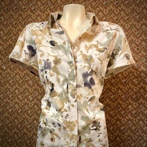 NEW YORK & COMPANY Short Sleeved Camo Button Down